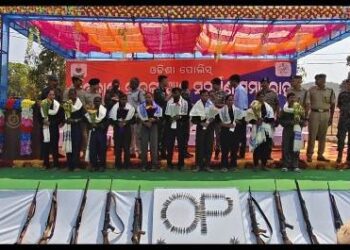 ମାଓମୁକ୍ତ ହେବ ସମଗ୍ର କନ୍ଧମାଳ ଜିଲ୍ଲା, ଅସ୍ତ୍ରଶସ୍ତ୍ର ତ୍ୟାଗ କରି ମୁଖ୍ୟ ସ୍ରୋତକୁ ଫେରିଲେ ୧୦ ମାଓବାଦୀ