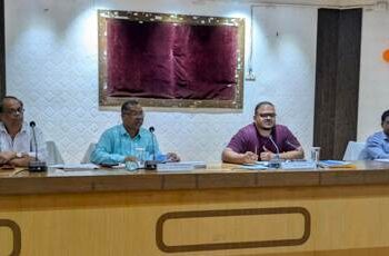 ଆକ୍ସନ ମୋଡ୍ରେ ନୂତନ ଜିଲ୍ଲାପାଳ: ପ୍ରଶାସନିକ ସମୀକ୍ଷା ବୈଠକ ଜରିଆରେ ବିକାଶର ନୂଆ ପର୍ଯ୍ୟାୟ