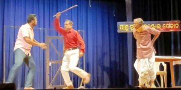 ରାଜ୍ୟସ୍ତରୀୟ ନାଟକ ମହୋତ୍ସବର ତୃତୀୟ ସନ୍ଧ୍ୟା, ନାଟକ ‘ଏକ ନାୟକର ମୃତ୍ୟୁ’ : ବ୍ୟବସ୍ଥା ଓ ଦୁର୍ନୀତି ବିରୋଧରେ ଏକ ଶାଣିତ ସ୍ୱର