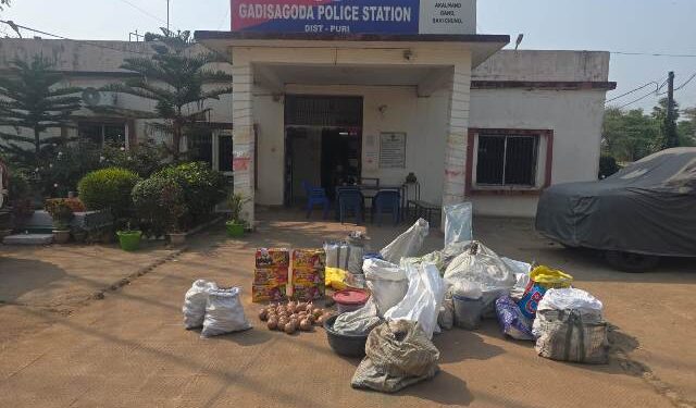 ଗାଡିଶାଗଦା ରେ ୮୫ କେଜି ଗନ ପାଉଡର ଜବତ : ଅଭିଯୁକ୍ତ ଫେରାର