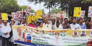 ଗ୍ଯାସ ନମିଳିବା ଓ ସାମଗ୍ରୀର ଦରବୃଦ୍ଧିକୁ ନେଇ କଂଗ୍ରେସର ବିକ୍ଷୋଭ