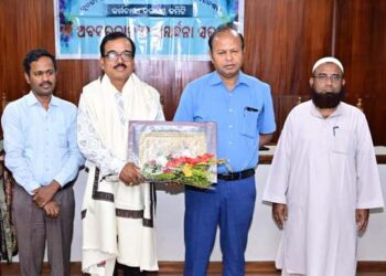 ସୂଚନା ଓ ଲୋକସମ୍ପର୍କ ବିଭାଗର ସହକାରୀ ନିର୍ଦ୍ଦେଶକ (ଫଟୋ) ରାଜୁ ସିଂଙ୍କୁ ବିଦାୟକାଳୀନ ସମ୍ବର୍ଦ୍ଧନା