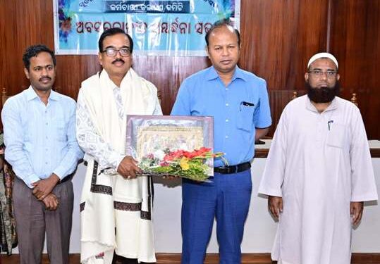 ସୂଚନା ଓ ଲୋକସମ୍ପର୍କ ବିଭାଗର ସହକାରୀ ନିର୍ଦ୍ଦେଶକ (ଫଟୋ) ରାଜୁ ସିଂଙ୍କୁ ବିଦାୟକାଳୀନ ସମ୍ବର୍ଦ୍ଧନା