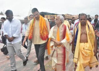 କଡା ସୁରକ୍ଷା ମଧ୍ୟରେ ପୁନରାରମ୍ଭ ହୋଇଛି ଶ୍ରୀମନ୍ଦିର ରତ୍ନଭଣ୍ଡାରରେ ଗଚ୍ଛିତ ଅଳଙ୍କାର ଓ ମୂଲ୍ୟବାନ ସାମଗ୍ରୀର ଗଣତି ପ୍ରକ୍ରିୟା : ଗଣତି ପ୍ରକ୍ରିୟାରେ ଶ୍ରୀ ଶ୍ରୀ ଗଜପତି ମହାରାଜ ଙ୍କ ତଦାରଖ