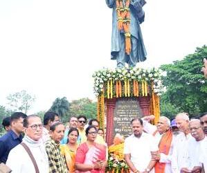 ଉତ୍କଳଗୌରବ ମଧୁସୂଦନ ଦାସଙ୍କ ଜୟନ୍ତୀରେ ମାଲ୍ୟାର୍ପଣ ଓ ଶ୍ରଦ୍ଧାଞ୍ଜଳି