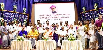 ମଧୁବାବୁ ଥିଲେ ଓଡ଼ିଆ ଅସ୍ମିତା, ନାରୀ ସଶକ୍ତିକରଣ ଓ ଶିଳ୍ପ ବିପ୍ଳବର ପୁରୋଧା : ବାଚସ୍ପତି ଶ୍ରୀମତୀ ସୁରମା ପାଢ଼ୀ