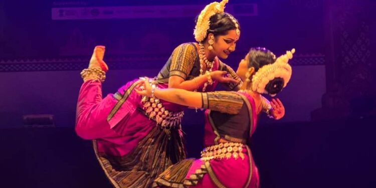 ଋତୁ ନାୟିକା ର ଋତୁ ସଂମ୍ଭାର ରେ ବାଣୀ ମାଧବ ଷଷ୍ଠ ସପ୍ତରଙ୍ଗ ସମ୍ମାନ – ୨୦୨୬ ରବୀନ୍ଦ୍ର ମଣ୍ଡପରେ ଆୟୋଜିତ