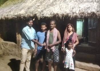 କିଡନୀ ପୀଡ଼ିତ ରୋଗୀଙ୍କୁ ସହାୟତାର ହାତ ବଢ଼ାଇଲେ ଖୋର୍ଦ୍ଧା ଜିଲ୍ଲା ବିଜେପି ଉପସଭାପତି ଓ ସାମ୍ବାଦିକ