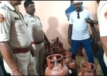 ବ୍ରାହ୍ମଣ ଝରିଲୋସ୍ଥିତ ଚୋରା ଗ୍ୟାସ ଗୋଦାମ ଉପରେ ପୋଲିସର ଚଢାଉ : ଶହେରୁ ଉର୍ଦ୍ଧ୍ବ ଗ୍ୟାସ ସିଲିଣ୍ଡର ଜବତ, ଦୁଇ ଅଟକ