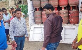 ଚୋରାରେ ଚାଲିଛି ଗ୍ୟାସ୍‌ କାରବାର, ୯୦ ଘରୋଇ ସିଲିଣ୍ଡର ଜବତ