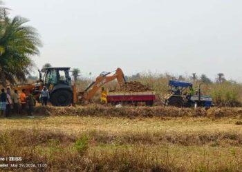 ହାତ ଝାଡ଼ି ବସିଛନ୍ତି ଅଧିକାରୀ : ଚାରି ଦିନ ଧରି ରାଜସ୍ୱ ଗିଳି ଦେଲେ ମାଟି ମାଫିଆ