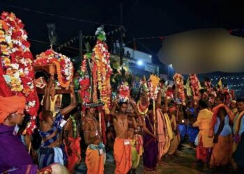 “କଳା ରୁଦ୍ର ମଣିକି ଭଜ ହୋ” ସ୍ୱର ରେ କମ୍ପିଲା ସମଗ୍ର ଅଞ୍ଚଳ : ୩୭ ତମ ବାର୍ଷିକ ତେର ଦଣ୍ଡ ମିଳନ ସମାରୋହ ଉଦଯାପିତ – ହଜାର ହଜାର ଭକ୍ତ ଙ୍କ ସମାଗମ