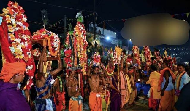 “କଳା ରୁଦ୍ର ମଣିକି ଭଜ ହୋ” ସ୍ୱର ରେ କମ୍ପିଲା ସମଗ୍ର ଅଞ୍ଚଳ : ୩୭ ତମ ବାର୍ଷିକ ତେର ଦଣ୍ଡ ମିଳନ ସମାରୋହ ଉଦଯାପିତ – ହଜାର ହଜାର ଭକ୍ତ ଙ୍କ ସମାଗମ