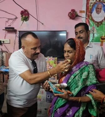 ନିଆରା ଢଙ୍ଗରେ ଜନ୍ମଦିନ ପାଳିଲେ ସମାଜସେବୀ