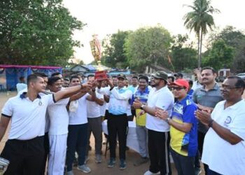 ଓଡ଼ିଶା ଦିବସରେ ପ୍ରଶାସନ ଓ ପୋଲିସ ଏକାଦଶ ମଧ୍ୟରେ ବନ୍ଧୁତ୍ୱପୂର୍ଣ୍ଣ କ୍ରିକେଟ୍ ମ୍ୟାଚ୍‌ରେ ପୋଲିସ-୧୧ ବିଜୟୀ