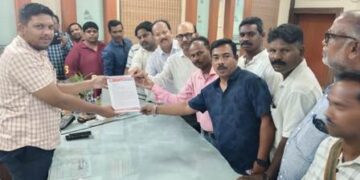 ସାମ୍ବାଦିକଙ୍କୁ ସୁରକ୍ଷା ଓ ସହାୟତା ଦାବି ନେଇ ତାତିଲେ ସାମ୍ବାଦିକ: ୬ ଦଫା ଦାବୀ ନେଇ ମୁଖ୍ୟମନ୍ତ୍ରୀଙ୍କ ଉଦ୍ଦେଶ୍ୟରେ ସ୍ମାରକପତ୍ର ପ୍ରଦାନ