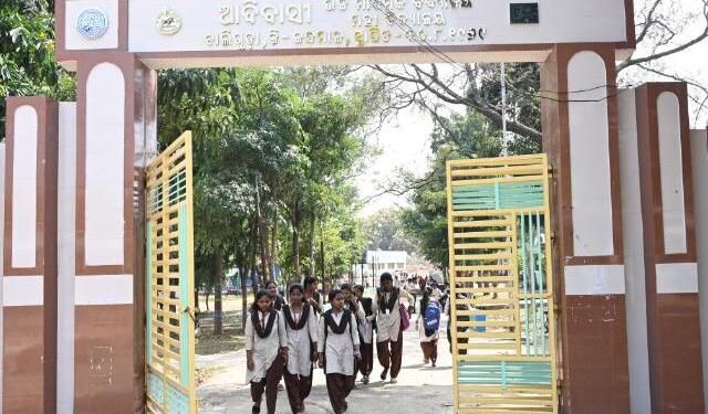 ଆଦିବାସୀ ଉଚ୍ଚ ମାଧ୍ଯମିକ ବିଦ୍ଯାଳୟରେ +୨ ଅନଲାଇନ ଓ ଅଫଲାଇନ ମୂଲ୍ଯାୟନ କେନ୍ଦ୍ର