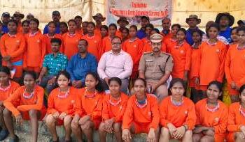 ବଣ୍ଡାବାକୁଲି ବନ୍ଧଠାରେ ବାଳିକାମାନଙ୍କୁ ସନ୍ତରଣ ଓ ଜୀବନ ରକ୍ଷା କୌଶଳ ପ୍ରଶିକ୍ଷଣ – ଉଦ୍‌ଘାଟନ କଲେ ଜିଲ୍ଲାପାଳ