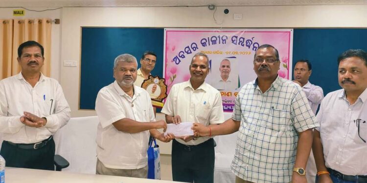 ମାଲକାନଗିରି ଜିଲ୍ଲାପାଳଙ୍କ ପିଏ ପ୍ରକାଶ ଚନ୍ଦ୍ର ସ୍ୱାଇଁଙ୍କ ଅବସରକାଳୀନ ସମ୍ବର୍ଦ୍ଧନା ସଭା ଅନୁଷ୍ଠିତ