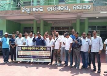 ଉତ୍କଳ ସାମ୍ବାଦିକ ସଂଘ ପକ୍ଷରୁ ଦାବିପତ୍ର ପ୍ରଦାନ