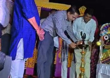  ୮ମ ଦିବସ ବାଣିଜ୍ୟ ମେଳାରେ ଲୋକଙ୍କ ଭିଡ, ରଙ୍ଗା ରଙ୍ଗ ସାଂସ୍କୃତିକ କାର୍ଯକ୍ରମରେ ଝୁମିଲେ ଦର୍ଶକ