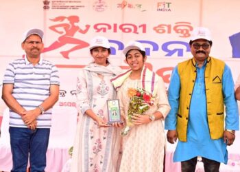 ନାରୀ ଶକ୍ତି ବନ୍ଦନ ଦୌଡ ଅନୁଷ୍ଠିତ : ସିବିଏସଇ ଦଶମ ଟପର ଟିନା ରଥ ଙ୍କୁ ସମ୍ବର୍ଦ୍ଧନା 