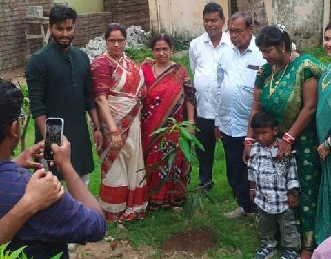 ବାଳାଶ୍ରମରେ ବିବାହ ବାର୍ଷିକୀ ପାଳିଲେ ଇଞ୍ଜିନିୟର ଦମ୍ପତି