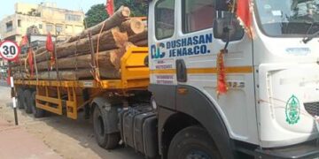 ରଥଖଳା ରେ କନ୍ଧମାଳ ରୁ ୨୩ ଖଣ୍ଡ ଧଉରା କାଠ ପହଁଚିଲା