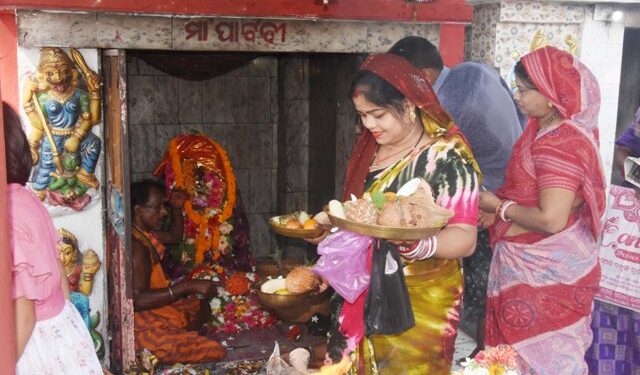 ଧୁମଧାମରେ ପାଳିତ ହେଲା ସାବିତ୍ରୀ ବ୍ରତ, ରଣପୁରରେ ଦେବାଳୟରେ ଲାଗିଲା ସଧବା ନାରୀଙ୍କ ଭିଡ଼