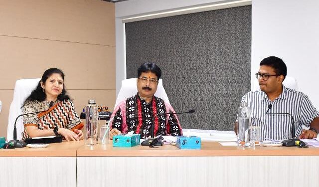୩୦ଟି ବିଜ୍ଞପ୍ତିତ ନାଗରିକ ସେବାରେ ୯୪% ସମୟସୀମା ଅନୁପାଳନ ହାସଲ କଲା ଗୃହନିର୍ମାଣ ଓ ନଗର ଉନ୍ନୟନ ବିଭାଗ
