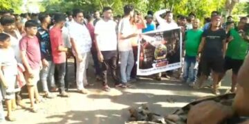 ସୌମ୍ୟରଂଜନଙ୍କ ମୃତ୍ୟୁକୁ ନେଇ ନ୍ୟାୟ ଓ ଅପରାଧୀଙ୍କୁ ଗିରଫ ଦାବୀରେ ଉତ୍ତ୍ୟକ୍ତ ଜନତାଙ୍କ ରାସ୍ତାରୋକ