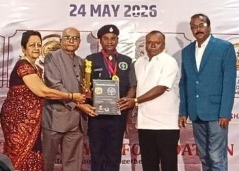 ପାରଳାଖେମୁଣ୍ଡି ସମାଜସେବା ପାଇଁ ଗଜପତିର ଶିକ୍ଷକ କିଶୋର ଦାସଙ୍କୁ ମହାରାଷ୍ଟ୍ର ର ପୁନେ ଠାରେ ସମ୍ମାନୀତ ହେଲେ