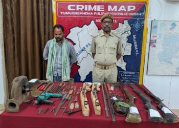 ଦେଶୀ ବନ୍ଧୁକ ତିଆରି କାରଖାନା ଠାବ : ୩ଟି ଦେଶୀ ବନ୍ଧୁକ ସହ ବ୍ୟବହୃତ ସାମଗ୍ରୀ ଜବତ : ଜଣେ ଗିରଫ