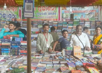 ଠାକୁରାଣୀ ଯାତ୍ରା ଅବସରରେ କମଳା ପ୍ରକାଶିନୀ ବହି ଷ୍ଟଲରେ ପ୍ରବଳ ଭିଡ଼
