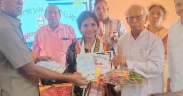 ବ୍ରଜ କିଶୋର ସାହୁ ସ୍ମାରକୀ ଟ୍ରଷ୍ଟ ପକ୍ଷ ରୁ ମାଟ୍ରିକ ବ୍ଲକ ଟପର ଙ୍କୁ ସମ୍ବର୍ଦ୍ଧନା