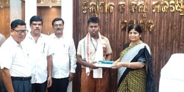 ଜିଲ୍ଲାପାଳଙ୍କ ଦ୍ୱାରା ସମ୍ବର୍ଦ୍ଧିତ ଜିଲ୍ଲା ଟପ୍ପର