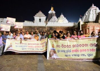 ପଚାଶ ଦିନରେ : ସମୂହ ଦୀପଦାନ ଆରମ୍ଭ ହେଲା ସ୍ୱତନ୍ତ୍ର ଭାବେ ମନ୍ଦିର ପ୍ରଵେଶ ନିମନ୍ତେ ପ୍ରଚାର ପତ୍ର୍ ବଣ୍ଟନ