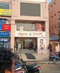 ଅରୁନ୍ଧତୀ ଜୁଏଲାରୀ ଆଗରେ କର୍ମଚାରୀଙ୍କ ହୋହଲ୍ଲା