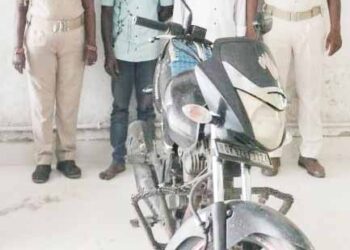 ହୁଳୁହୁଳିଆ ପୋଲ ଠାରେ ଦୁଇ ଭାଇଙ୍କ ଆତଙ୍କରାଜ