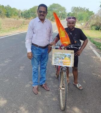 ଯୁବ ସମାଜସେବୀ ମୁକେଶଙ୍କ ସାଇକେଲ ଯାତ୍ରା