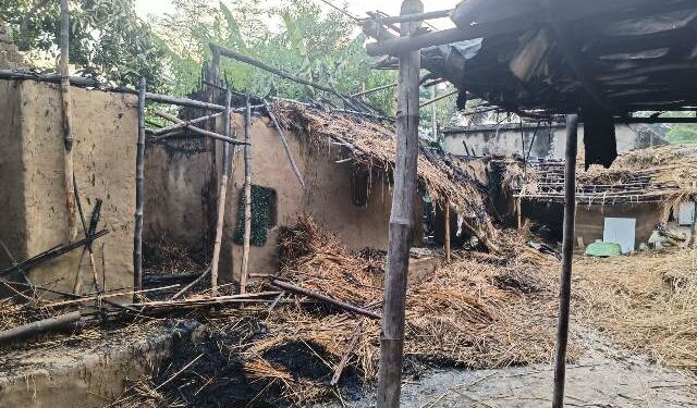 ଭୟଙ୍କର ଅଗ୍ନିକାଣ୍ଡରେ ଜଳିଗଲା ୫ ବଖରା ଘର ସମେତ ଲକ୍ଷାଧିକ ଟଙ୍କାର ସମ୍ପତ୍ତି