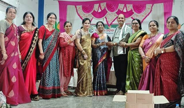 ପାରଳାଖେମୁଣ୍ଡି ସ୍ଥିତ ବିଶ୍ଵନାଥ କଲ୍ୟାଣ ମଣ୍ଡପ ଠାରେ ଆକାଂକ୍ଷା ପକ୍ଷ ରୁ ରଜପର୍ବ ପାଳିତ
