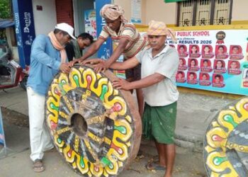 ପାରଳାଖେମୁଣ୍ଡି ସ୍ଥିତ ରାଜଦଣ୍ଡ ଠାରେ ତିନି ରଥର ନିର୍ମାଣ କାର୍ଯ୍ୟ ଜୋର ସୋର ରେ ଚାଲିଛି