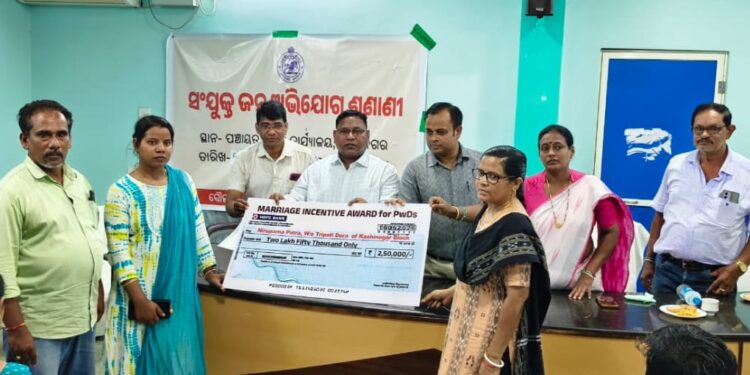 କାଶୀନଗର ପଞ୍ଚାୟତ ସମିତି କାର୍ଯ୍ୟାଳୟ ଠାରେ ଗଜପତି ଜିଲ୍ଲାପାଳଙ୍କ ମିଳିତ ଜନ ଅଭିଯୋଗ ଶୁଣାଣୀ ଅନୁଷ୍ଠିତ