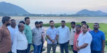 ପାରଳାଖେମୁଣ୍ଡି ଉପକଣ୍ଠ ରେ ଥିବା ରାମସାଗର ର ଉନ୍ନତି ପାଇଁ ବିଭାଗୀୟ ଅଧିକାରୀ ଉପସ୍ଥିତି ରେ ସମୀକ୍ଷା କଲେ ବିଧାୟକ