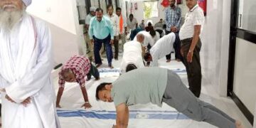 ସହକାରୀ ନିର୍ବାହୀଯନ୍ତ୍ରୀ ପ୍ରିୟଙ୍କା ରାୟ ଙ୍କ ସହ ବ୍ଲକର କର୍ମଚାରୀ ମାନେ ଯୋଗଦେଇ – ଯୋଗ ଅଭ୍ୟାସ