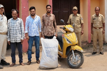 ଦାରିଙ୍ଗବାଡି ରୁ କର୍ଣ୍ଣାଟକ କୁ ଗଞ୍ଜେଇ ଚାଲାଣ : ସ୍କୁଟି ସହ ମୋବାଇଲ ଜବତ – ୩ ଗିରଫ