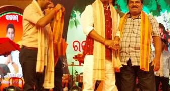 କଟକ ସଦର ବିଧାୟକଙ୍କ ଦ୍ୱାରା ବରିଷ୍ଠ କଳାକାର ସର୍ବେଶ୍ୱର ମିଶ୍ର ସମ୍ବର୍ଦ୍ଧିତ