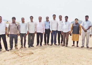 ପ୍ରସ୍ତାବରେ ଅଟକିଛି ରାଉତପଡା-ଡିମିରିଆ ମହାନଦୀ ବ୍ୟାରେଜ ଅନୁଦାନ ମିଳିଛି, କ୍ୟାବିନେଟ ମଂଜୁରୀକୁ ଅପେକ୍ଷା : ନୟାଗଡ ଜିଲ୍ଲା ସାମ୍ବାଦିକ ସଂଘର ୧୫ ଜଣିଆ ଟିମ୍ର ପ୍ରସ୍ତାବିତ ଅଞ୍ଚଳ ପରିଦର୍ଶନ