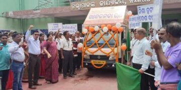 ନିଶା ନିବାରଣ ସଚେତନତା ରଥ ଜିଲ୍ଲାପାଳଙ୍କ ଦ୍ୱାରା ଉଦ୍ଘାଟିତ